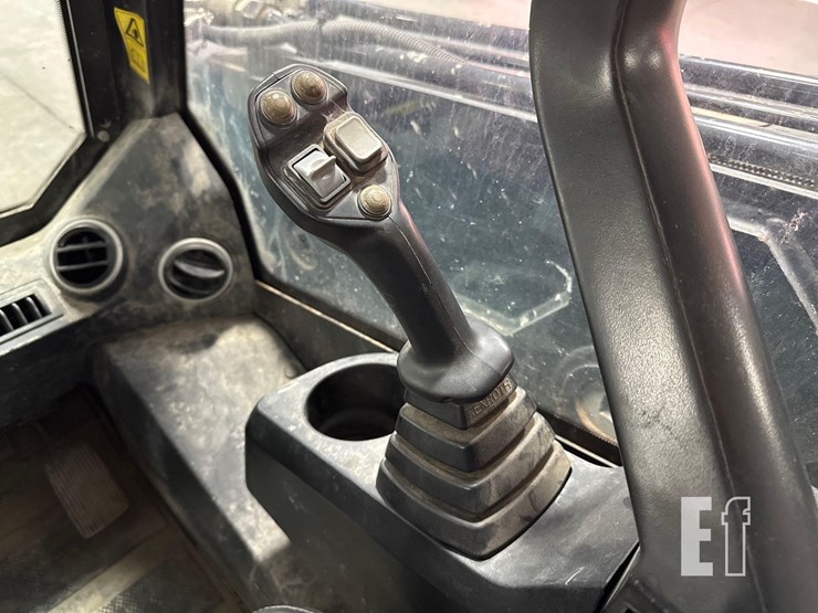 2021-jcb-3ts-8t-image-17