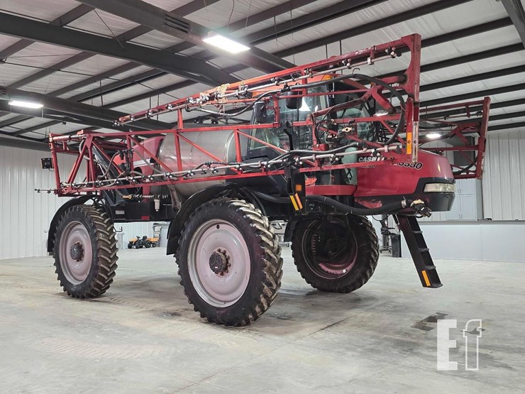 case-ih-patriot-3330-image-2