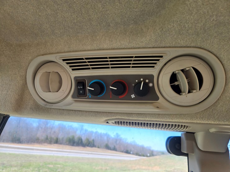 2019-john-deere-5100e-image-43