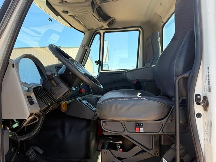 2017-international-transtar-8600-image-11