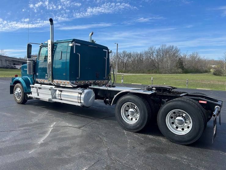2022-western-star-4900-image-9