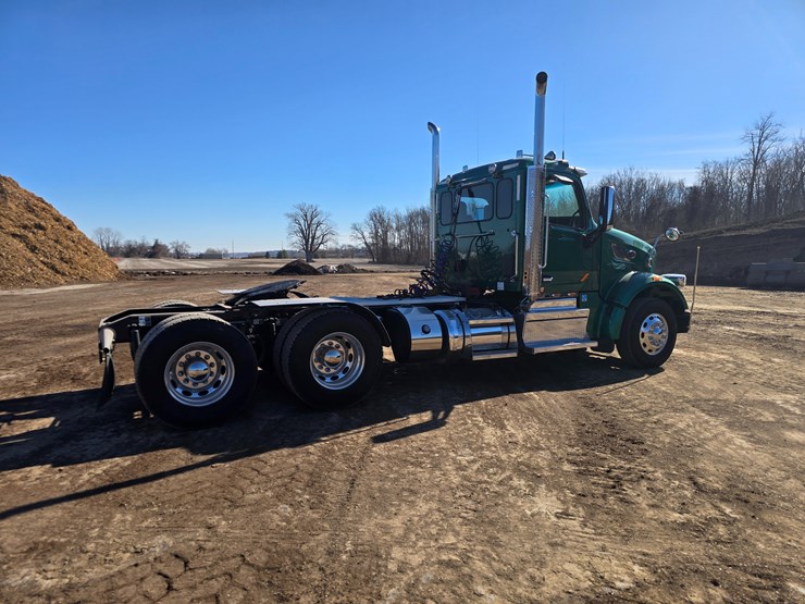 2019-peterbilt-567-image-17