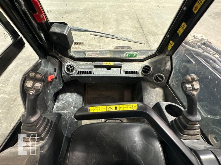 2021-jcb-3ts-8t-image-15