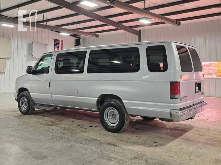 2011-ford-e350-xlt-image-4