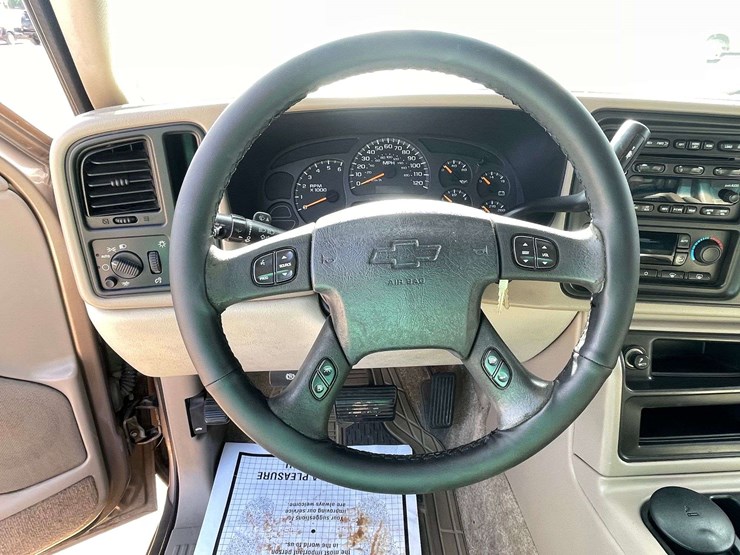 2003-chevrolet-tahoe-lt-image-12