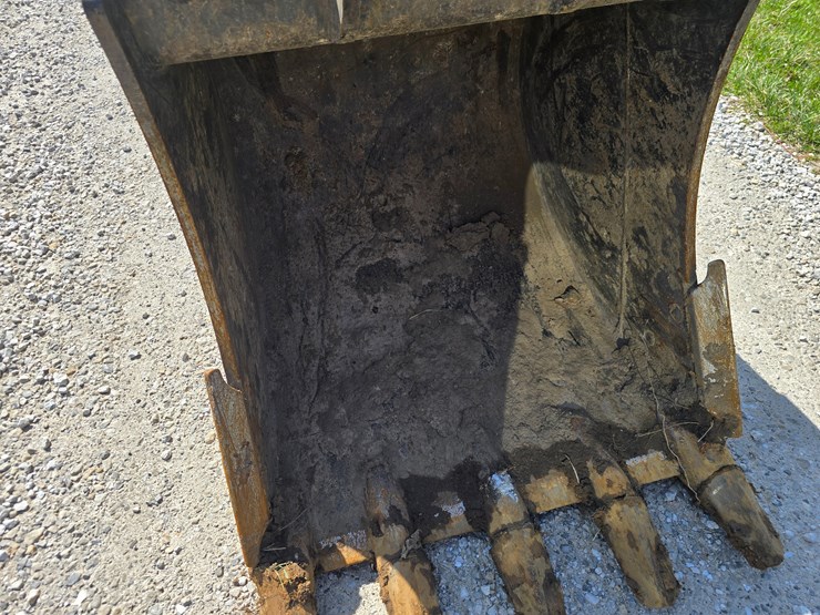 2013-komatsu-pc160-lc-image-31