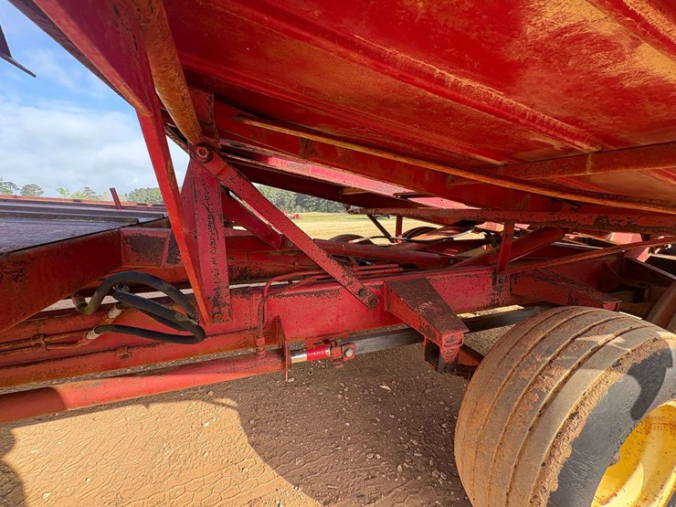 new-holland-1033-image-18