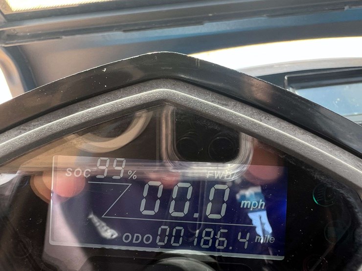 2023-bintelli-6-seater-electric-golf-cart-w/-on-board-charger-(186-miles-showing)-image-37