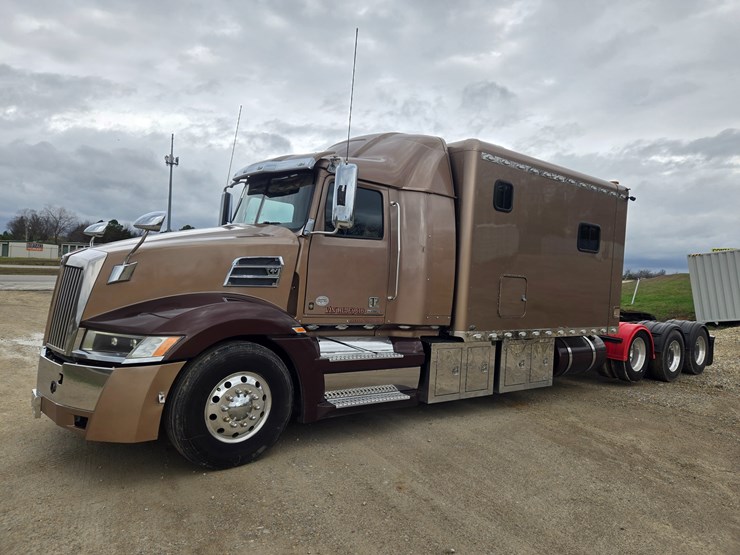 2017-western-star-5700xe-image-4