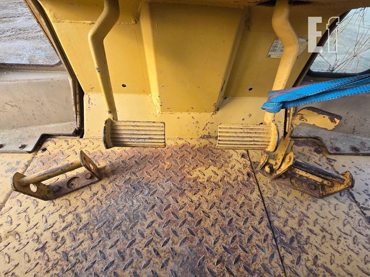 1982-caterpillar-d6d-image-17