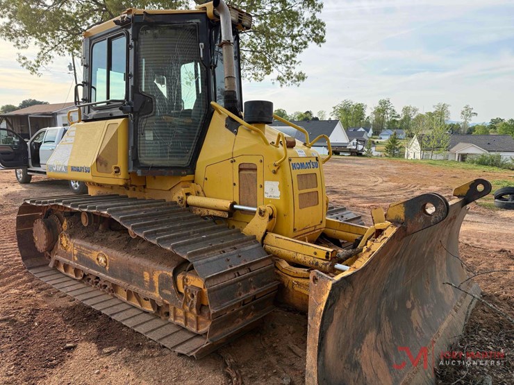 2010-komatsu-d51px-22-image-2