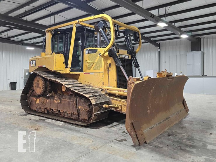 2011-caterpillar-d6t-xw-image-2
