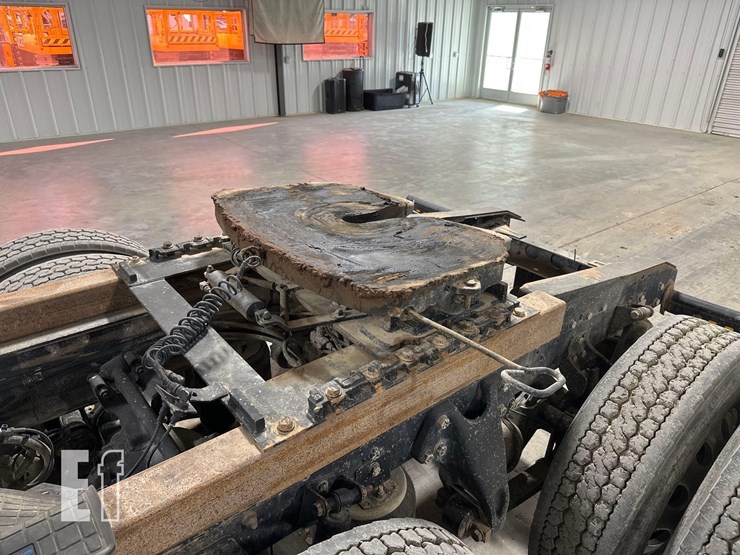 2017-international-prostar-image-11