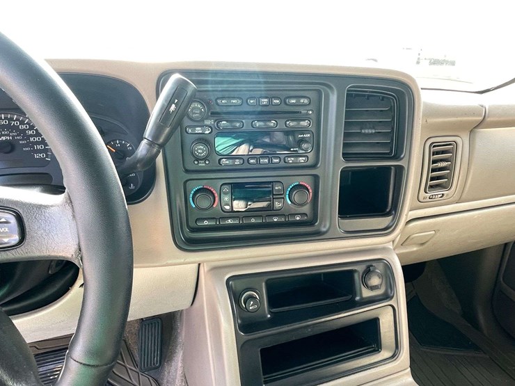 2003-chevrolet-tahoe-lt-image-13