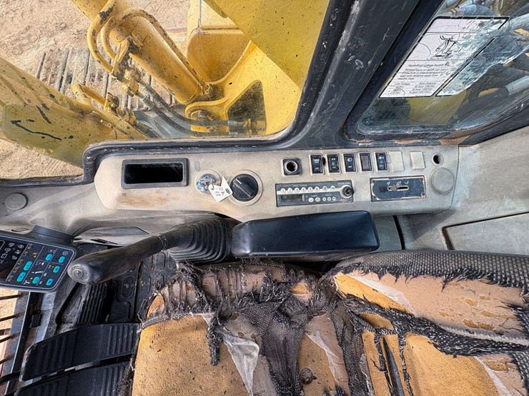 komatsu-pc200-image-10