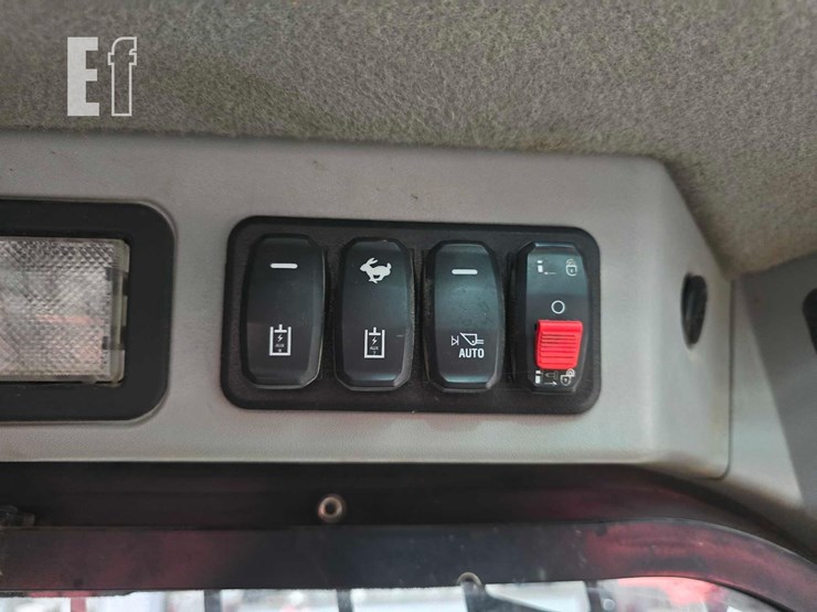 2023-caterpillar-259d3-image-18