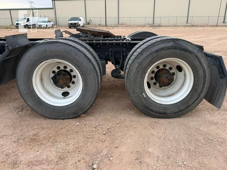 2018-international-durastar-4400-image-22