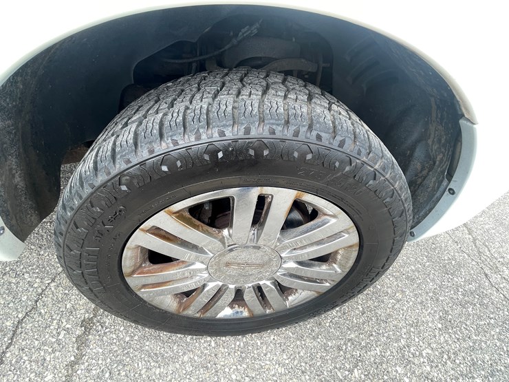 2008-lincoln-navigator-image-12