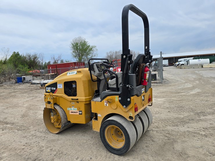 2018-caterpillar-cc24b-image-5