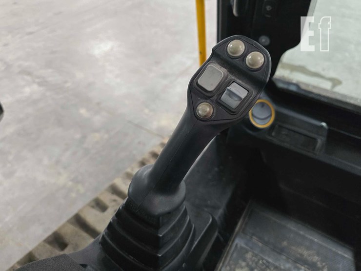 2021-jcb-3ts-8t-image-16