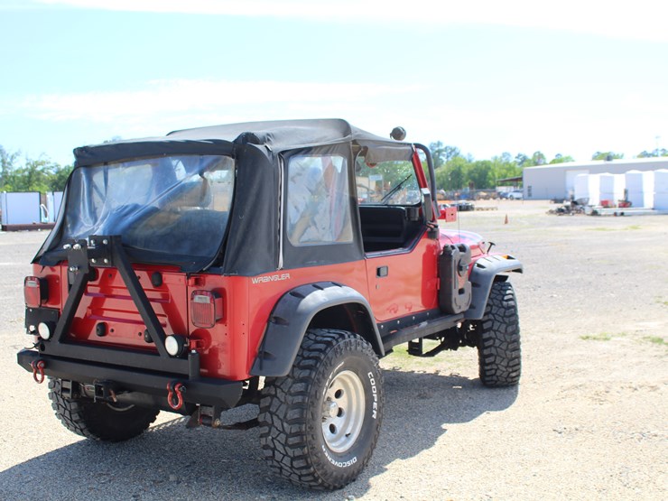 1993-jeep-wrangler-image-3