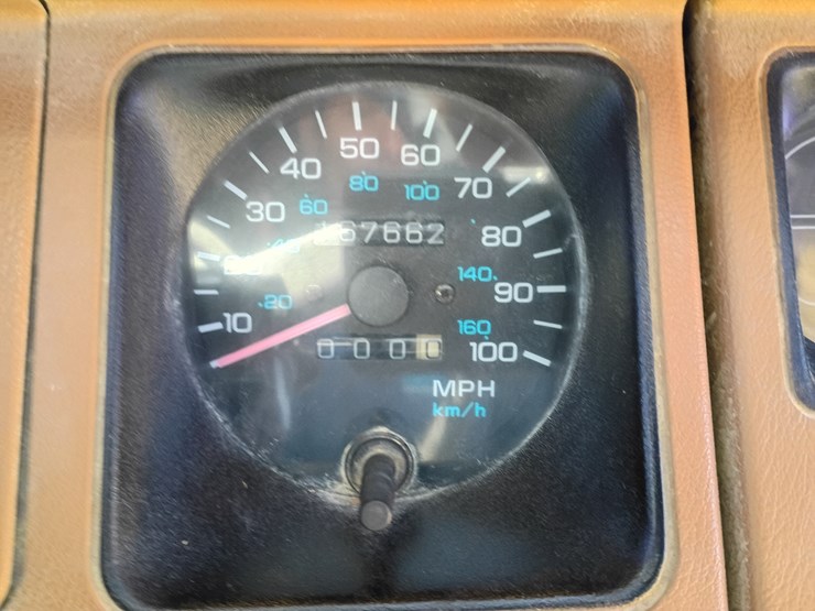 1993-jeep-wrangler-image-54