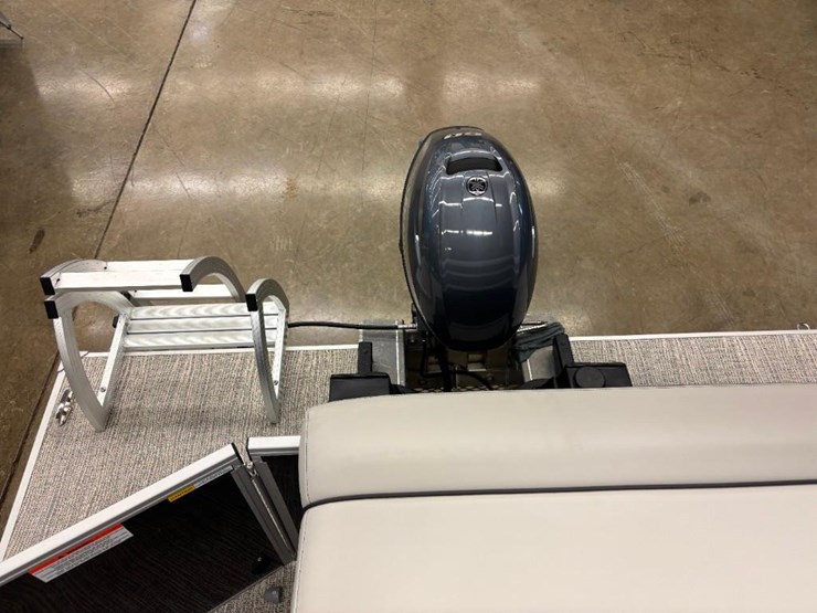 2025-g3-suncatcher-select-18c-pontoon-image-26