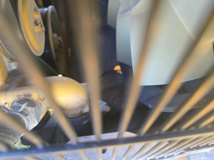 2015-deere-410l-image-27