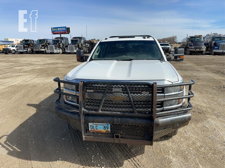 2015-chevrolet-3500-image-2