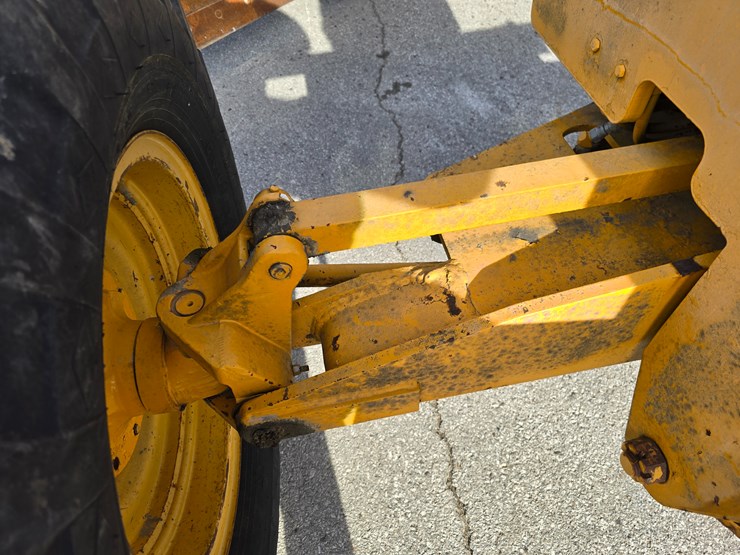 1971-deere-570a-image-23