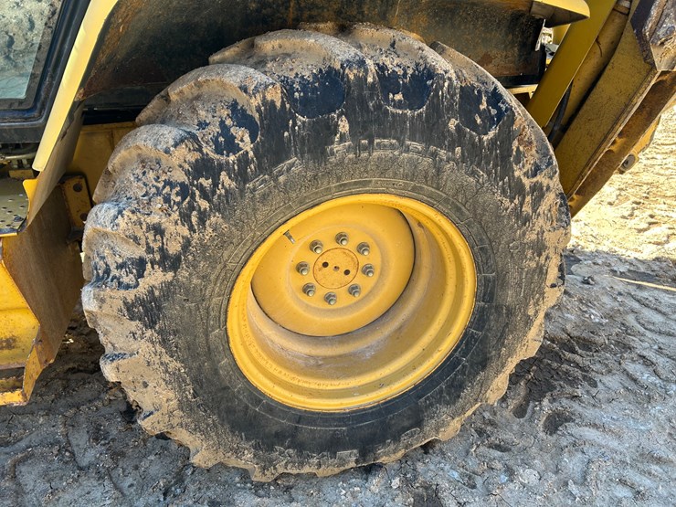 2005-caterpillar-420d-image-19