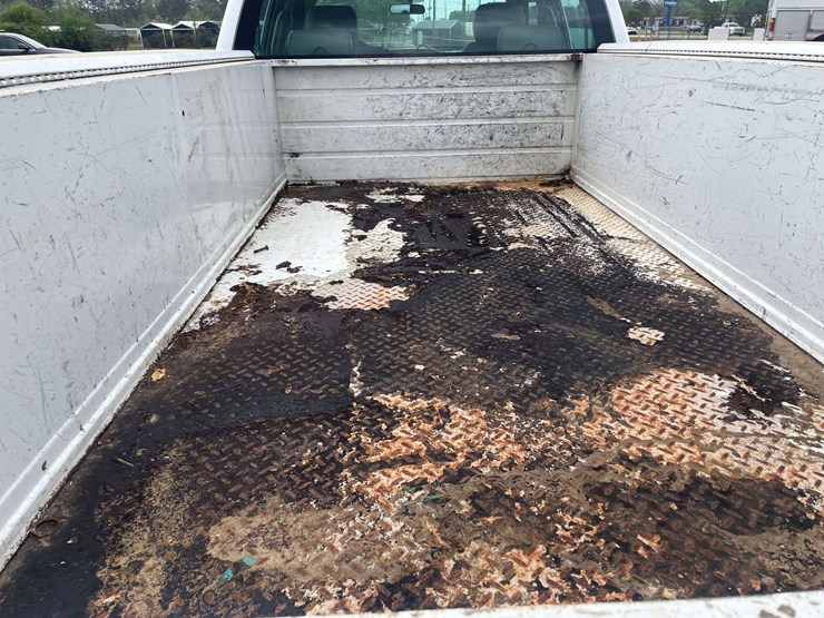 2014-chevrolet-silverado-2500-image-16