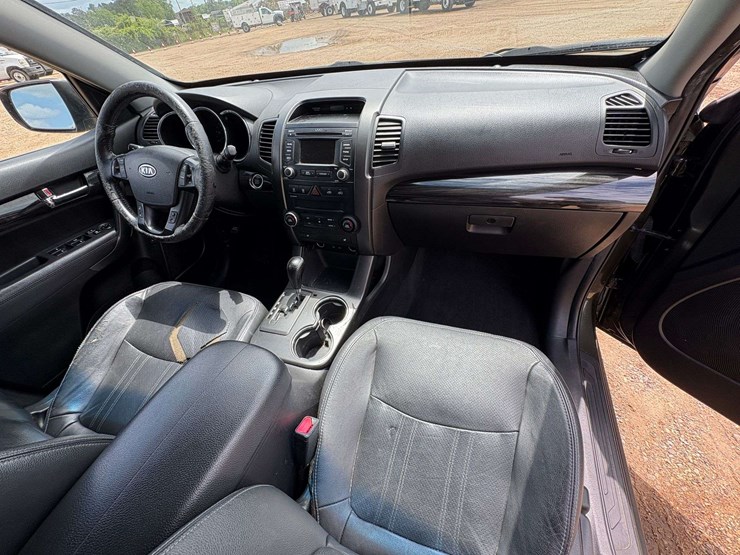 2013-kia-sorento-image-25