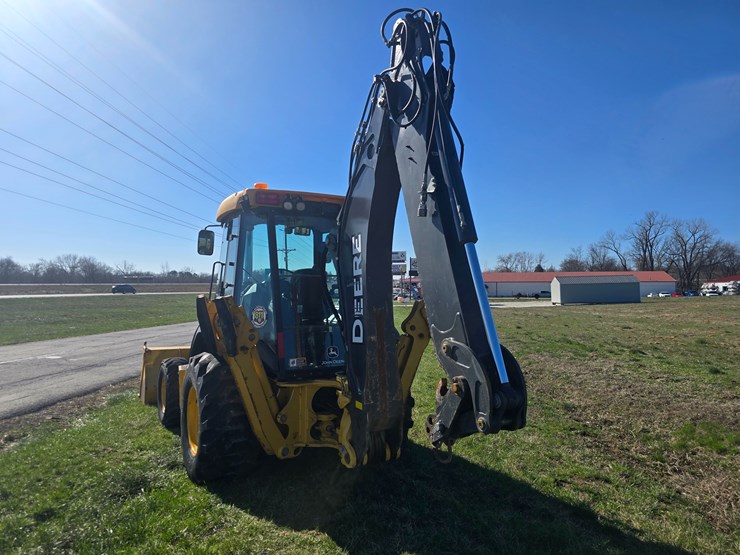 2015-deere-410l-image-7
