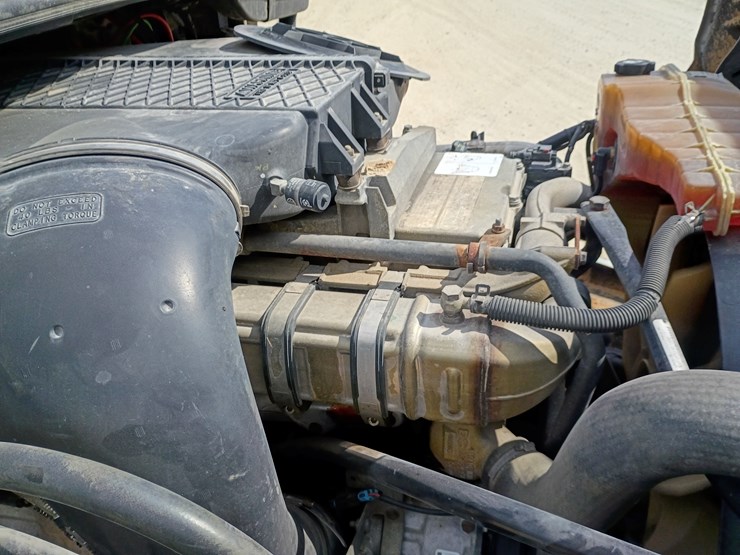 2009-freightliner-cascadia-125-image-29