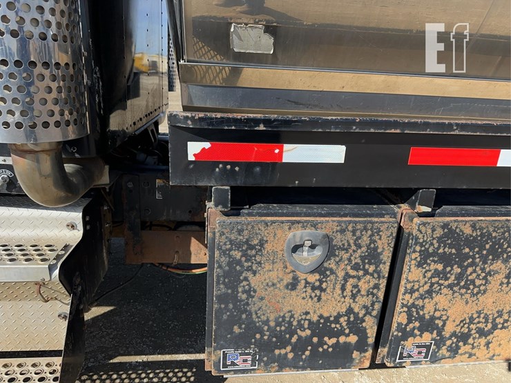 2005-kenworth-t800-image-30