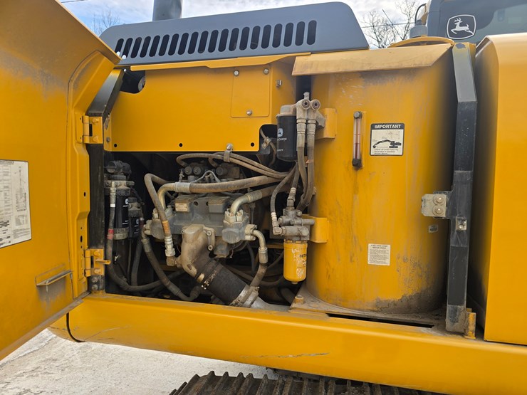 2013-deere-160g-lc-image-53