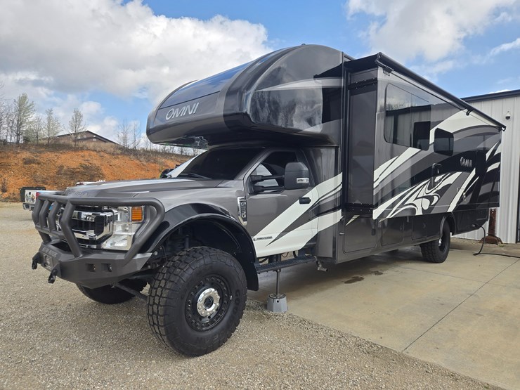 2020-ford-f550-image-2