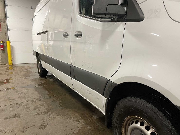 #1450-•-2019-mercedes-sprinter-van-(has-wi-title)-(of)-image-46
