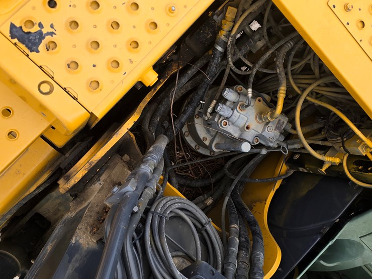 2013-deere-160g-lc-image-57