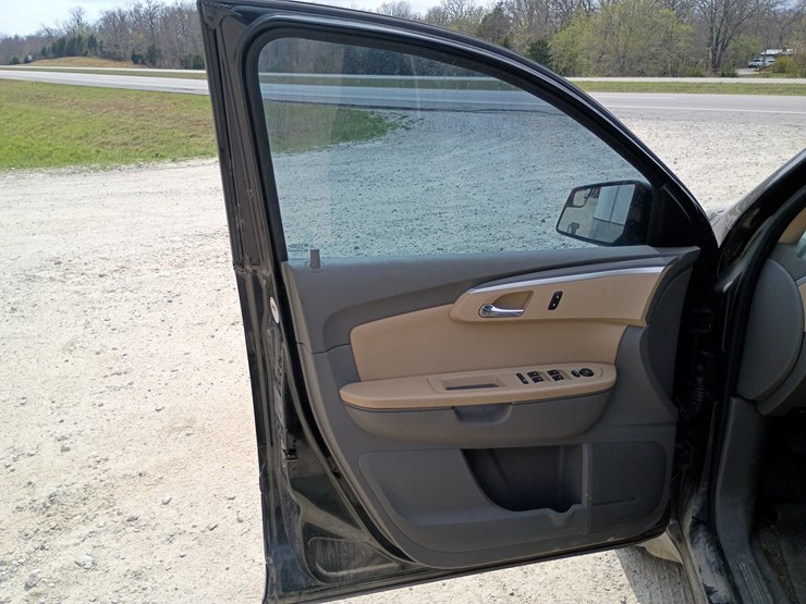 2011-chevrolet-traverse-image-26