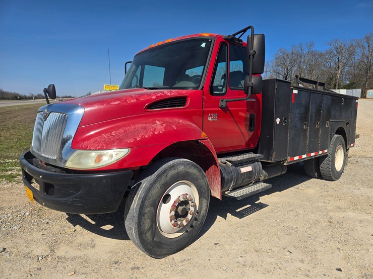 2007-international-durastar-4300-image-3