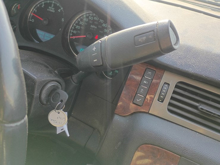 2010-chevrolet-tahoe-image-47