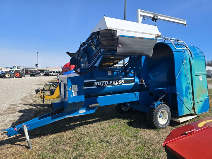 #22529-•-2015-roto-express-livestock-bedding-processor-/-bale-processor-image-2