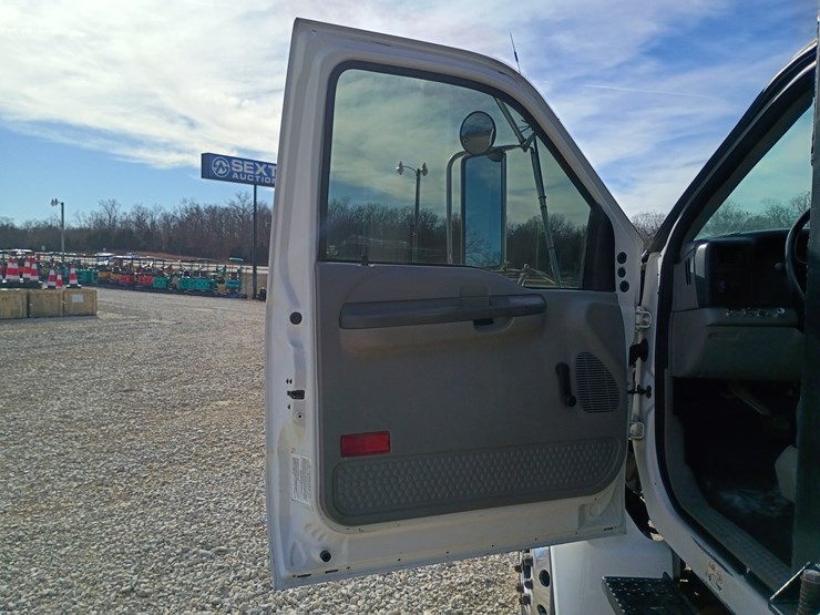 2005-ford-f750-image-36