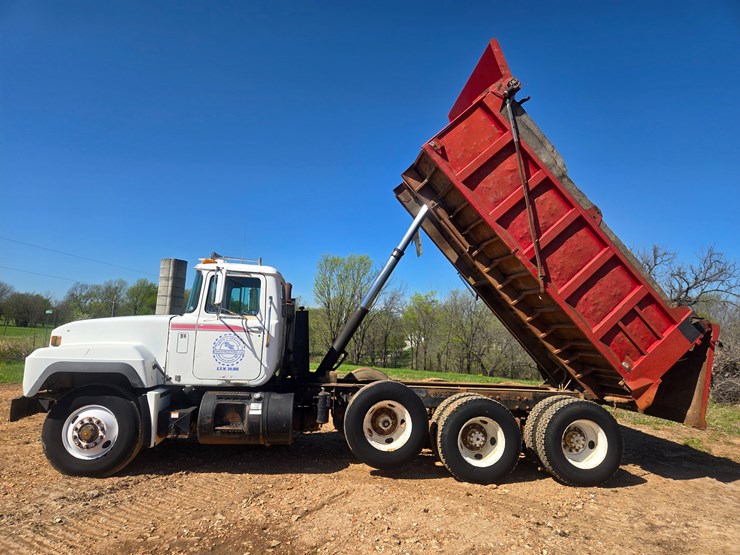 1994-mack-rd690s-image-27