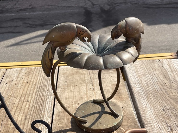 #7026-•-(8)-pieces-yard-art-decorations-(o4)-image-10