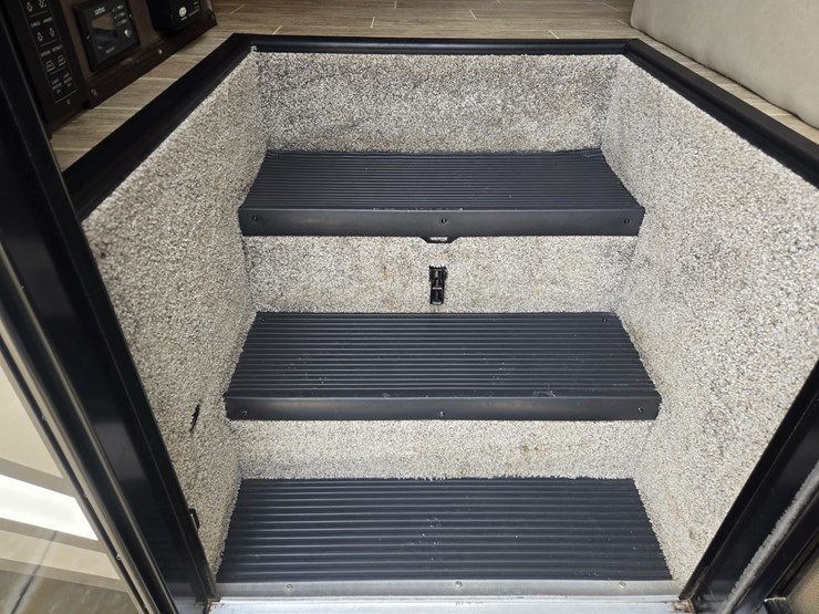 2020-ford-f550-image-23