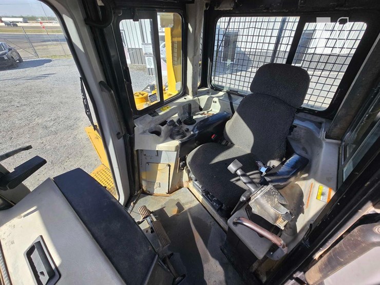 2006-caterpillar-d6r-xl-iii-image-11