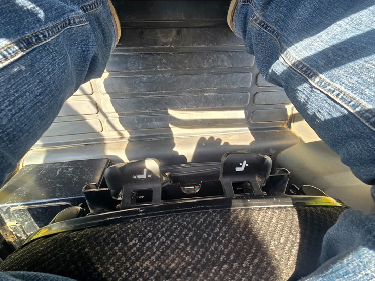 2014-caterpillar-953d-image-61